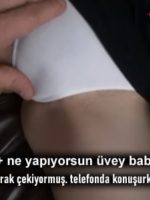 Uyurken Amcığını Okşayan Üvey Kızına Sikini Bandırdı