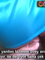 Banyoda Dürtükleyen Donsuz Üvey Annesine Eğilirken Döşedi