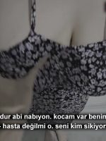 Kapıcının Siktirmeye Yanaşmayan Karısını Parayla Kandırıyor
